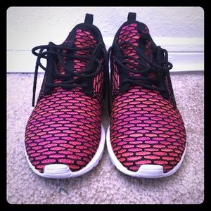 Nike Roshe Run Flyknit Fireberry Sz. 8
